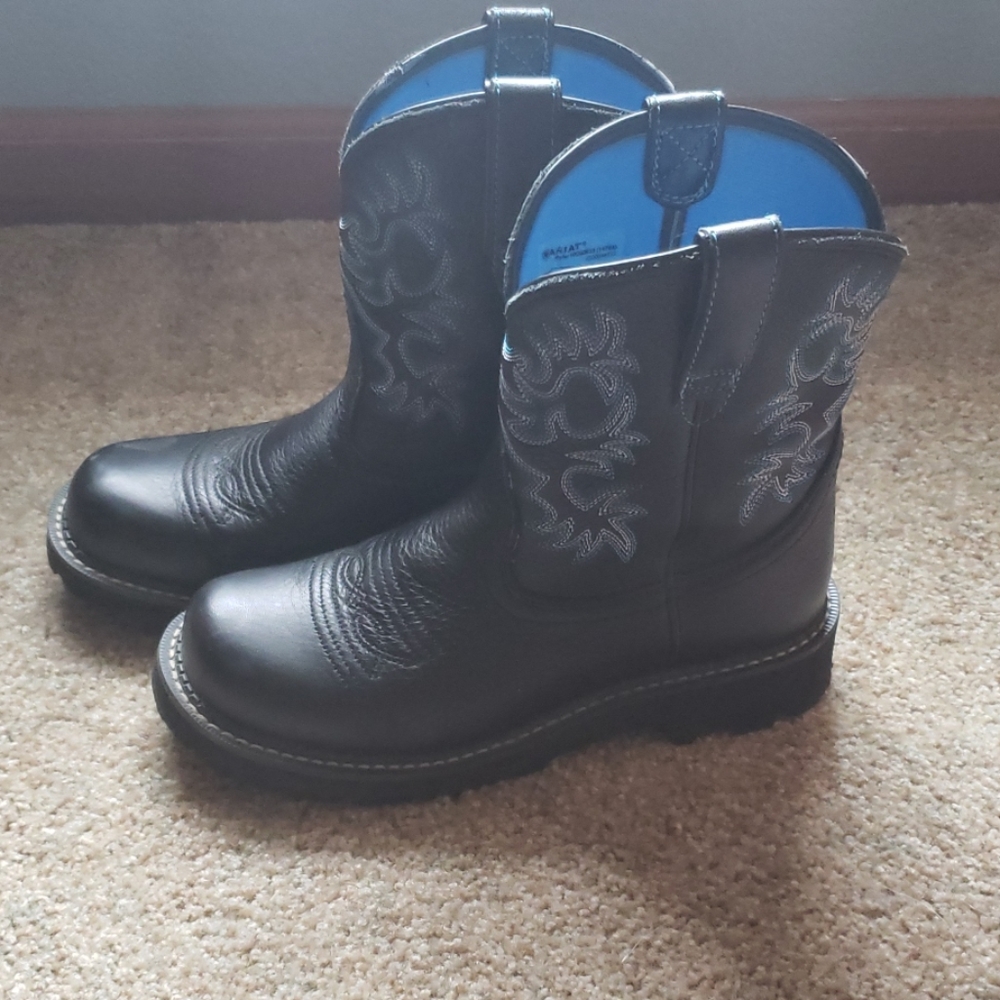 Womens Ariat boots 8.5B